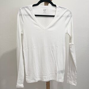 GAP Women's White Favorite V-Neck Long Sleeve Tee